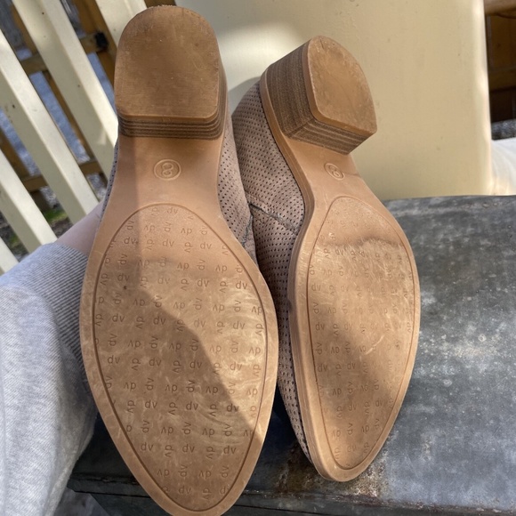 Size 8 Dolce Vita Perforated Suede Tan Ankle Booties - Picture 2 of 4